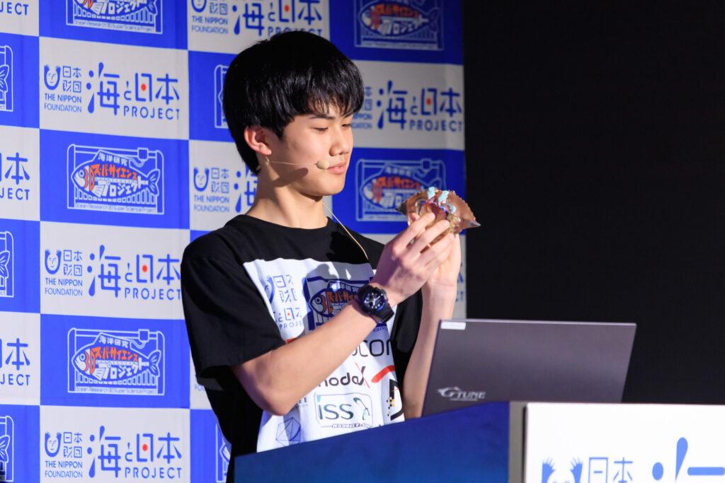 4期生研究発表会の様子【田部公貴】ガザミ「ガザミの内部構造」